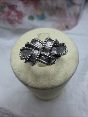 Vintage Avon Silver Knot Ribbon Ring #442R